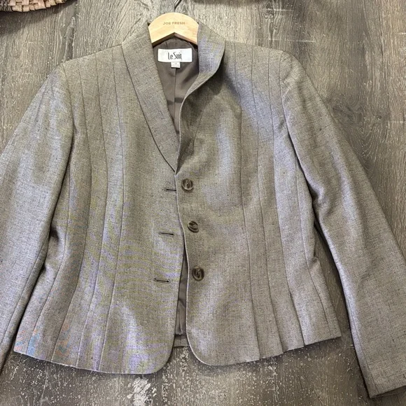 Le Suit Classic Gray Tailored Blazer | Structured Fit Elegant Workwear - Picture 4 of 14